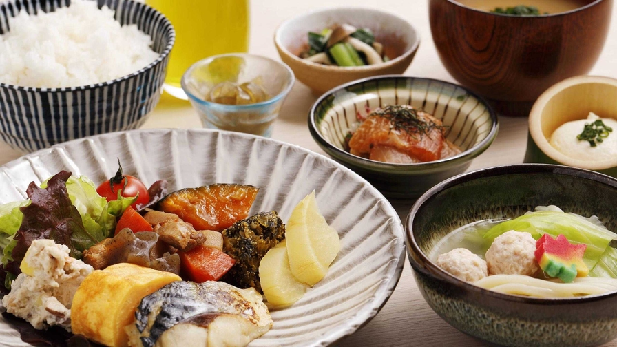 【朝食付】一日の始まりはおいしい朝食から ■水炊き・博多の食・郷土料理をメインとしたご朝食
